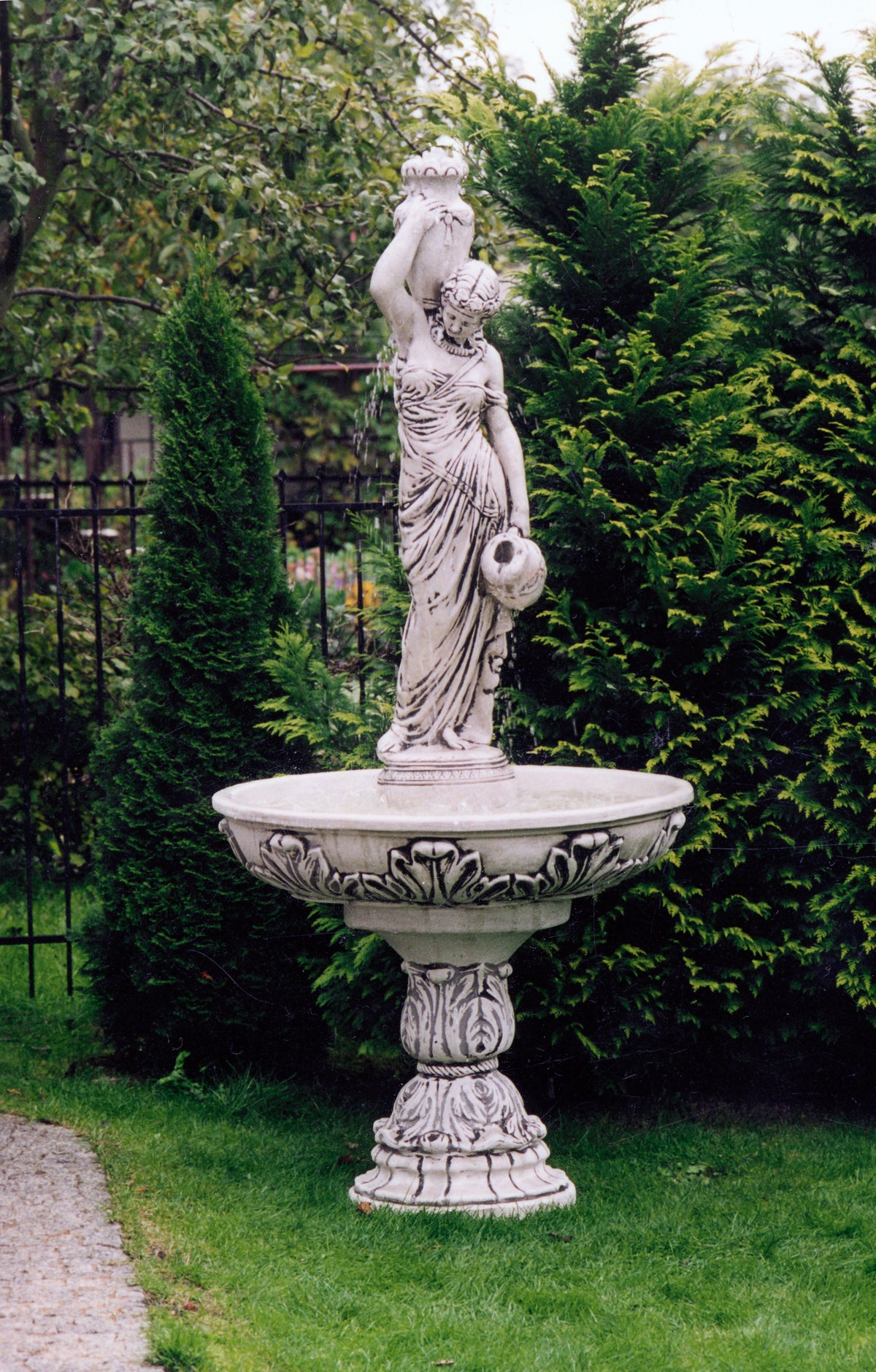 Brunnen 810, H: 230 cm, 373 kg